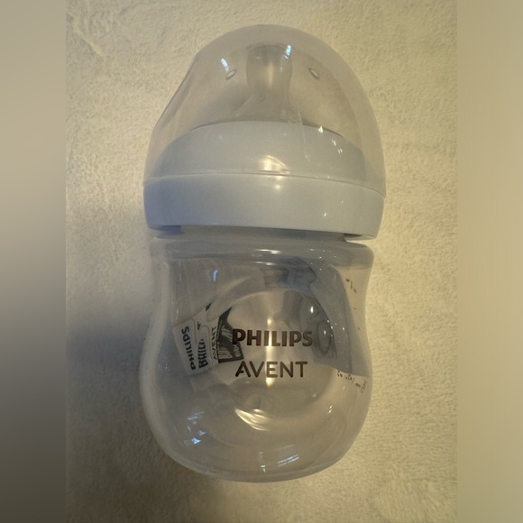 NWT 8 Baby Bottles And a Pack of 10 Breast Milk Storage Bags - Picture 7 of 15